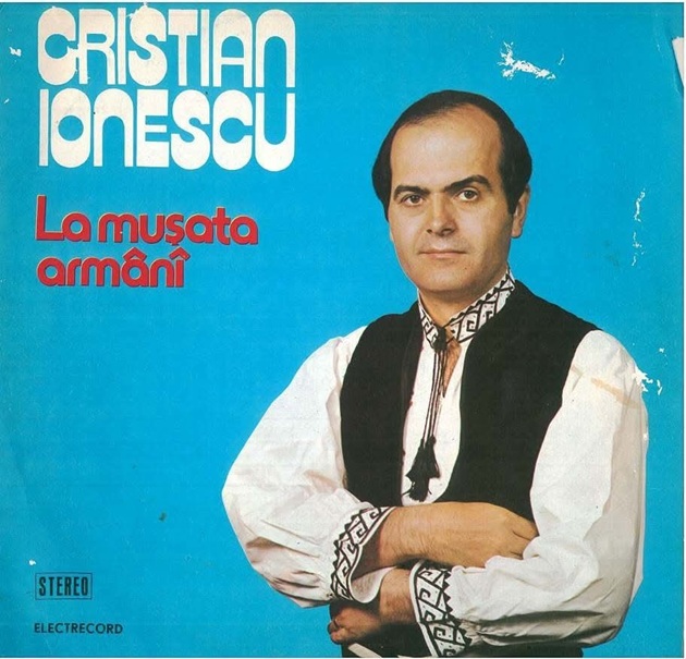 Coperta albumului La mușata armânî al lui Cristian Ionescu, care îl înfățișează pe el în tinerețe, în costum popular