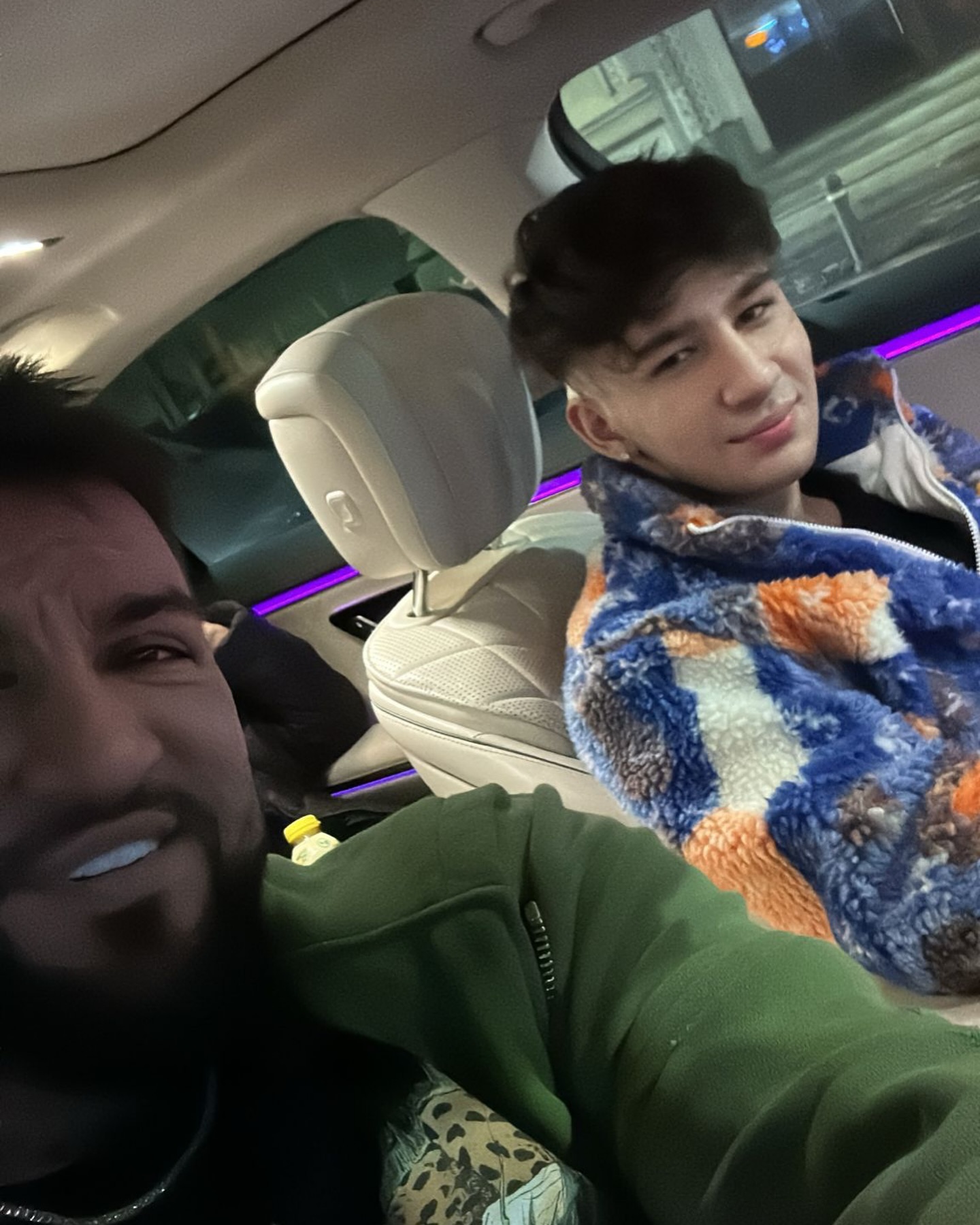 Costel Biju în mașină, făcându-și un selfie alături de fiul său, Tony