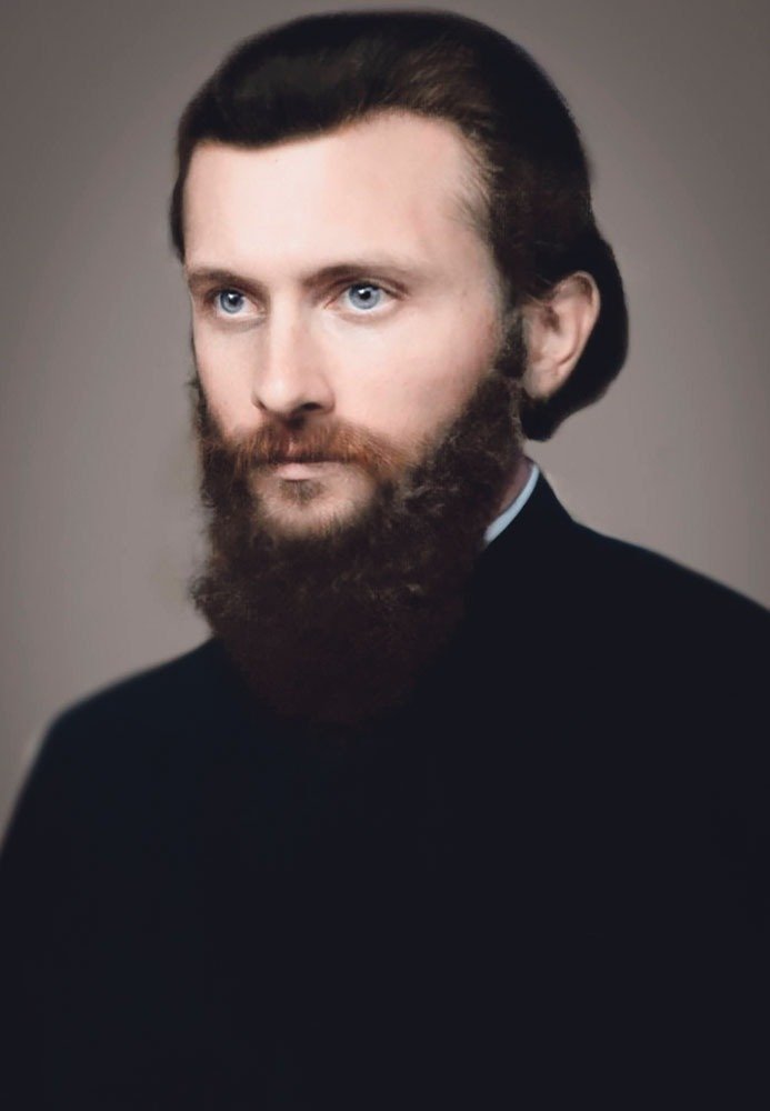 Portret al Sf&acirc;ntului Arsenie Boca, &icirc;mbrăcat &icirc;n hainele preoțești de culoare negară