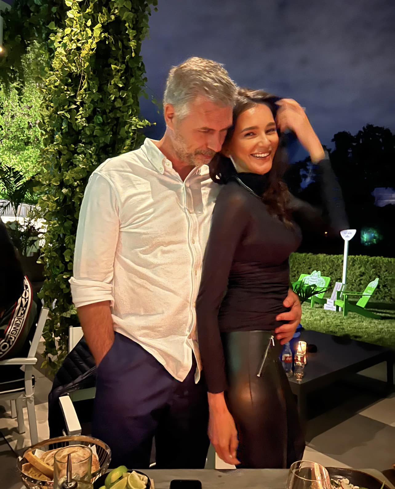 Ruxandra Luca z&acirc;mbitoare, alături de fostul soț, care o str&acirc;ngea &icirc;n brațe