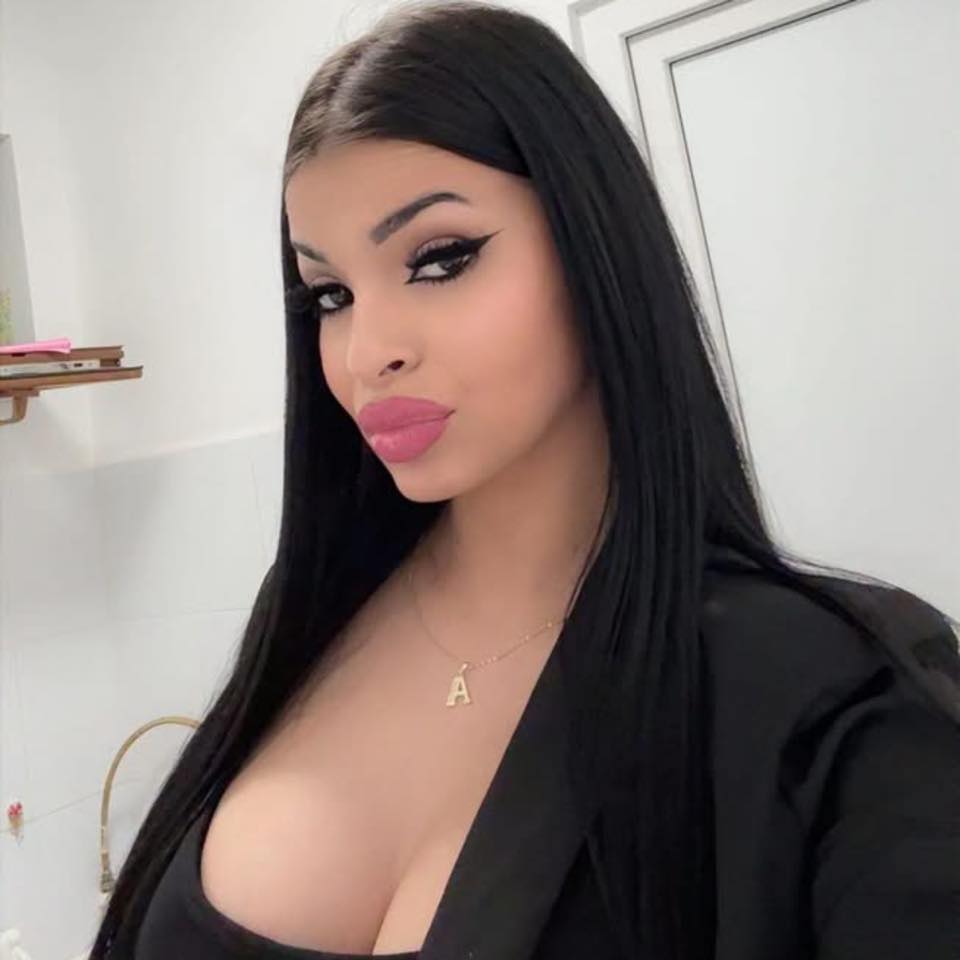 Denisa, t&acirc;năra moartă &icirc;n accidentul de l&acirc;ngă&nbsp;Amzacea, făc&acirc;ndu-și un selfie &icirc;n timp ce era &icirc;mbrăcată &icirc;n negru