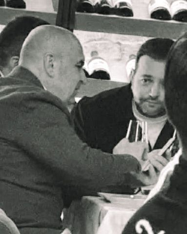 Mihai Morar și Ilie Bolojan st&acirc;nd &icirc;mpreună la masa unui restaurant