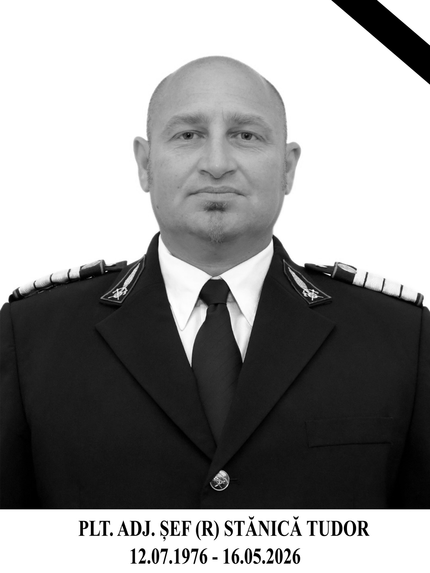 Imagine alb-negru cu Stănică Tudor, unchiul lui Theo Rose, &icirc;mbrăcat &icirc;n uniforma de militar