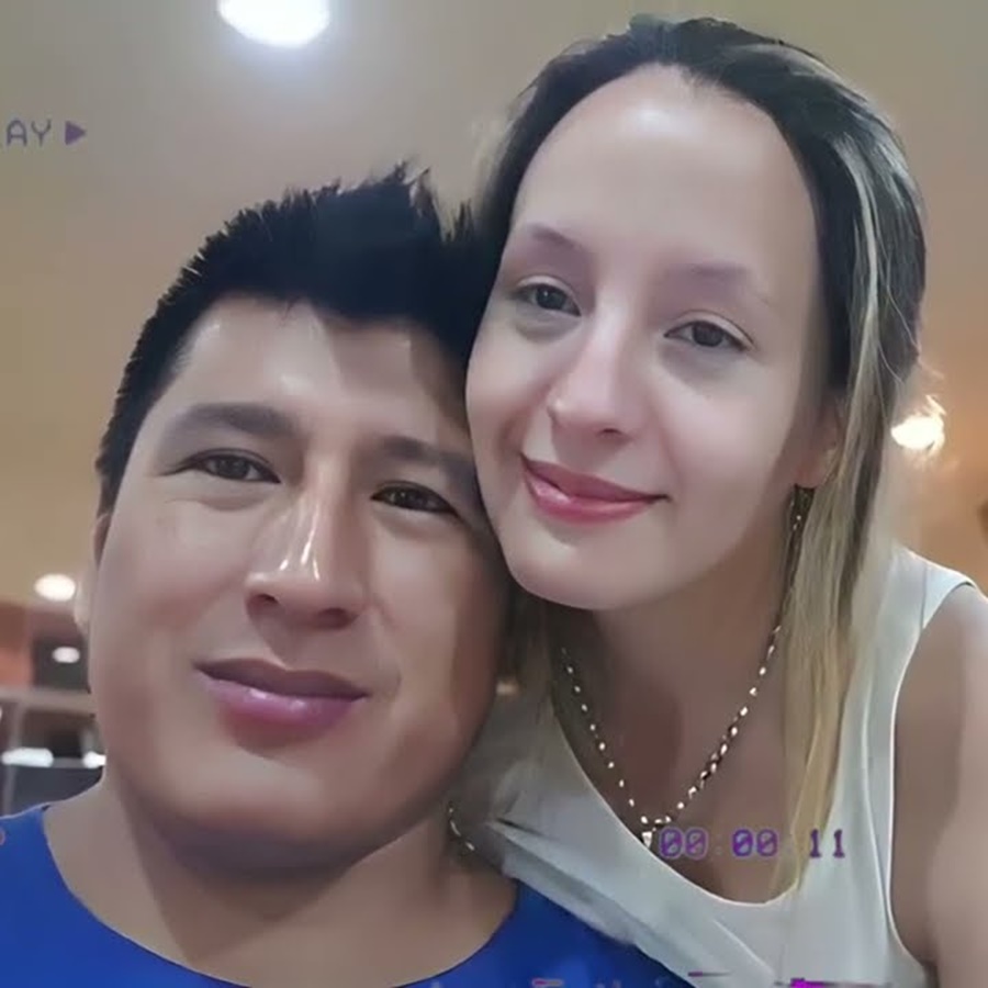 Karen Oviedo z&acirc;mbitoare, alături de Rolando Aquino, soțul ei pe care l-a ucis &icirc;n 2022