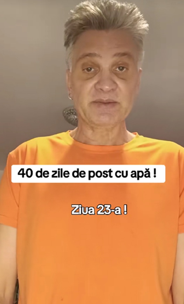 Mihai Onilă &icirc;mbrăcat &icirc;ntr-un tricou portocaliu, vizibil lipsit de puteri, &icirc;n timpul postului de 40 de zile doar cu apă pe care l-a ținut &icirc;n 2024, c&acirc;nd a slăbit vizibil
