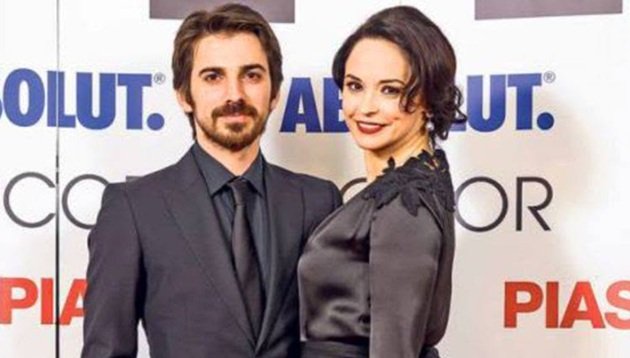 Tuncay&nbsp;Ozturk și Andreea Marin la un eveniment, &icirc;mbrăcați am&acirc;ndoi &icirc;n negru, &icirc;n ținute elegante