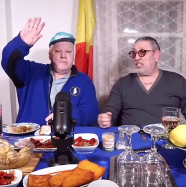 Nea Raul și Serghei Mizil st&acirc;nd &icirc;mpreună la aceeași masă plină cu m&acirc;ncare și băutură, bucuroși că sunt &icirc;mpreună