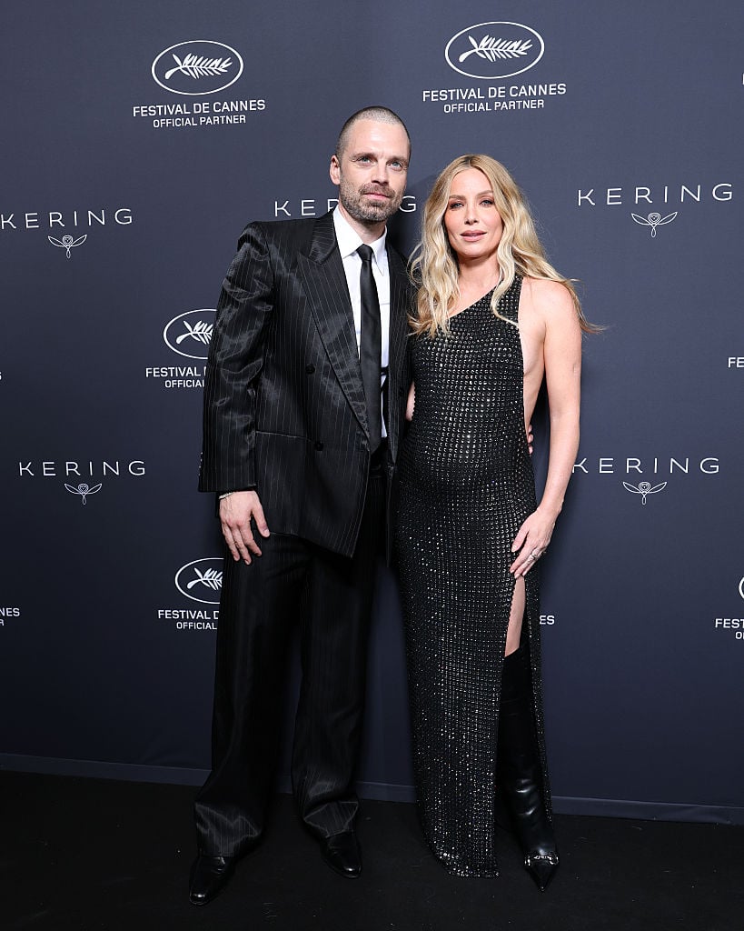 Sebastian Stan și Annabelle&nbsp;Wallis la un eveniment la care s-au &icirc;mbrăcat asortat, el &icirc;n costum negru și ea &icirc;n rochie neagră, &icirc;n timp ce era &icirc;nsărcinată cu primul lor copil