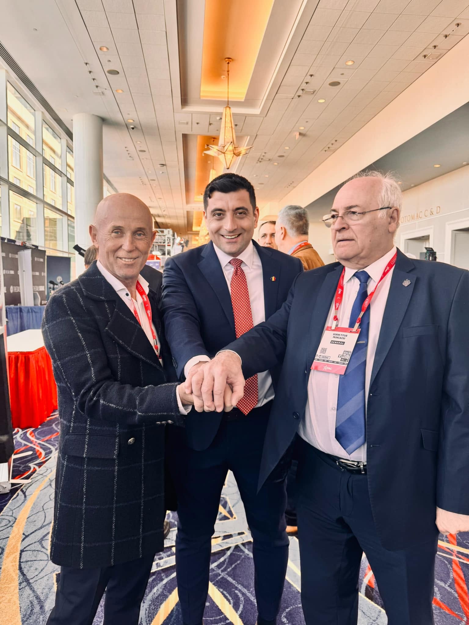 Mugur Mihăscu alături de alți colegi politicieni, printre care și George Simion și Sorin-Titus Muncaciu