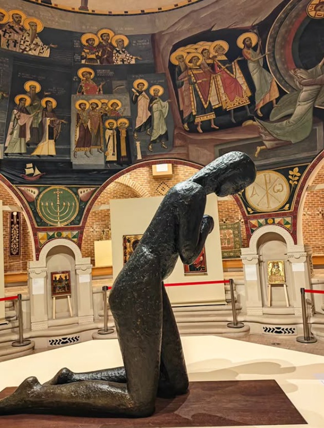 Sculptura &bdquo;Rugăciunea&rdquo; semnată de Constantin Br&acirc;ncuși și amplasată &icirc;n Catedrala Mitropolitană din Iași