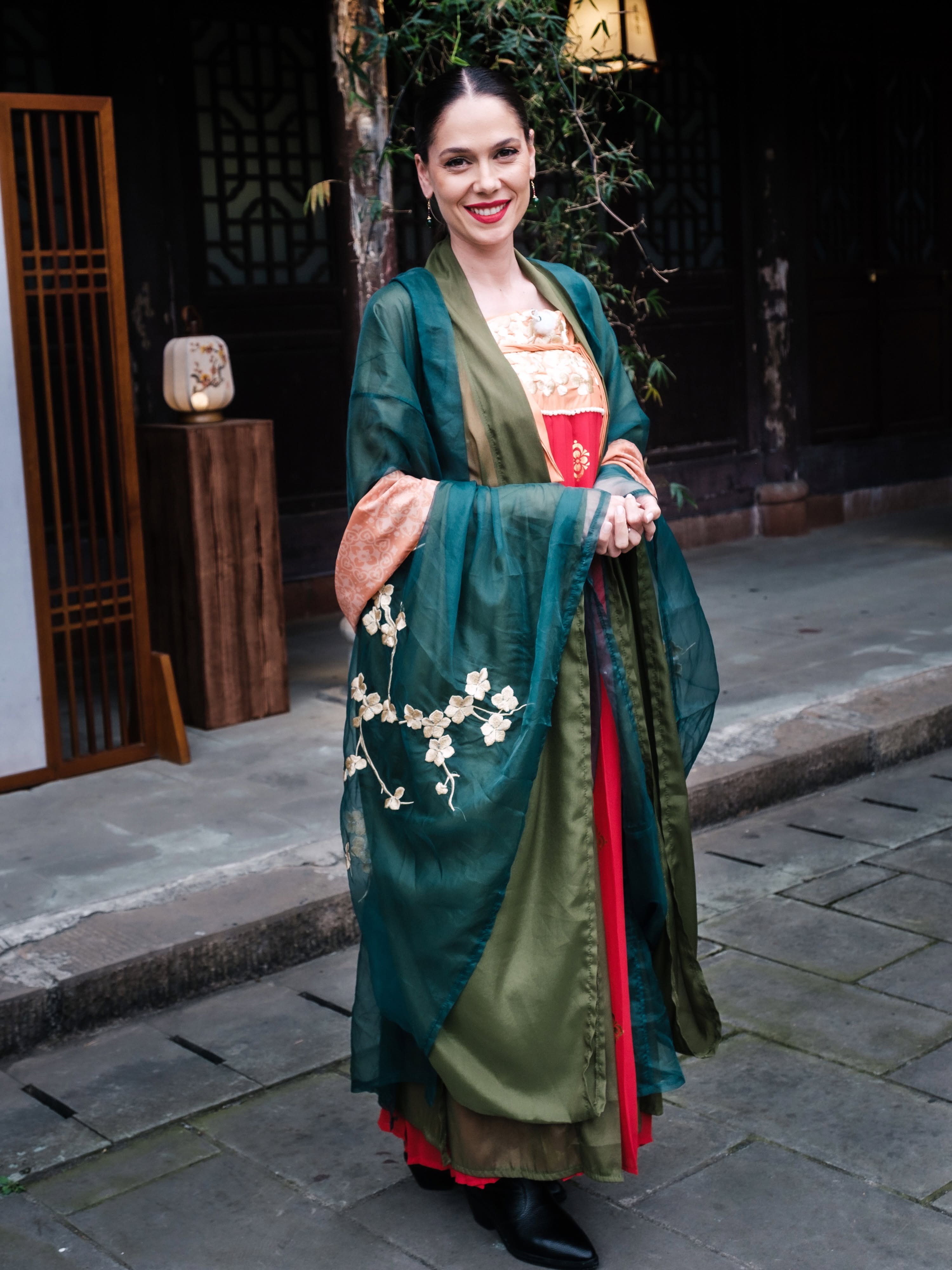 Irina Fodor la Asia Express, &icirc;mbrăcată &icirc;ntr-un kimono asian, &icirc;n timpul filmărilor pentru emisiune