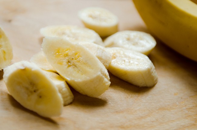 Cum mananci bananele corect-banane feliate