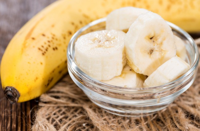 Cum mananci bananele ca sa nu te imbolnavesti-banane in castron