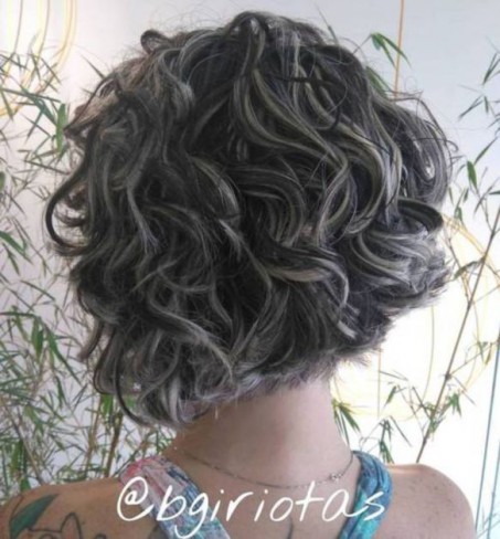 Bob cu bucle stranse