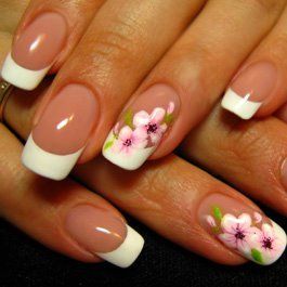 unghii french albe cu flori roz