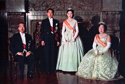 imparatul Hirohito la nunta printului Akihito