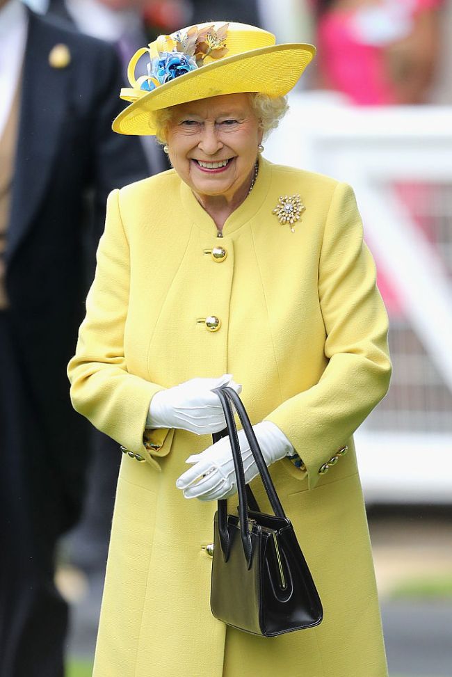 regina haine galbene