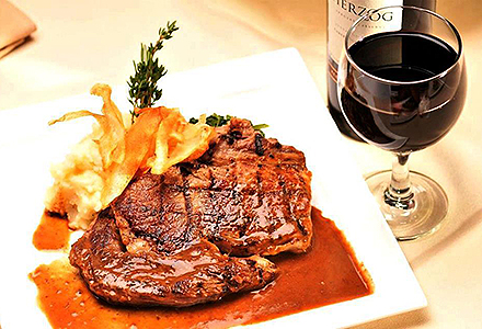 friptura_de_miel_traditionala_cu_sos_de_vin