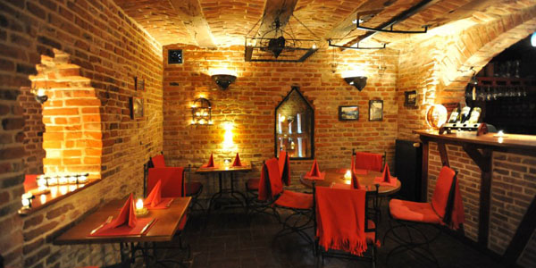 Restaurant Pivnita de vinuri interior