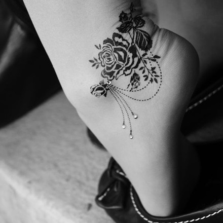 tatuaj_picior_elegant