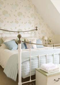 model de tapet pentru dormitor tapet in nuante pastelate