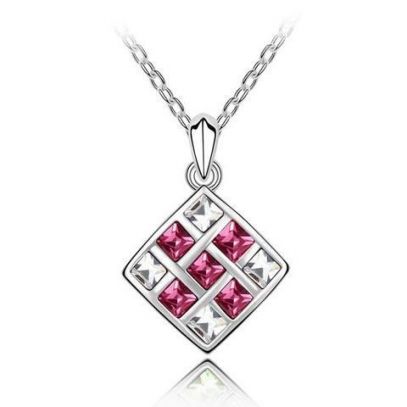 Castiga un colier cu cristale Swarovski