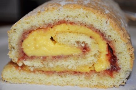 Rulada cu crema de vanilie