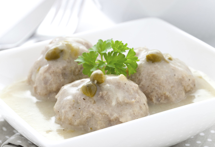chiftele din carne de pui cu sos de smantana si ciuperci