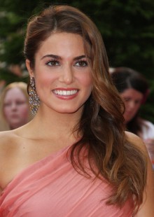 coafuri de ocazie retro par lung Nikki Reed