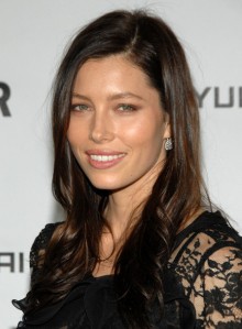poza ten alb brun Jessica Biel