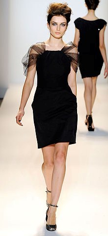 poza rochie neagra Lela Rose