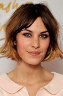 poza coafura Alexa Chung