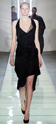 poza rochie neagra Preen