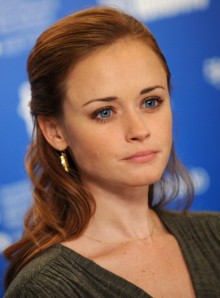 poza coafura Alexis Bledel