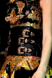 curea Alexander McQueen