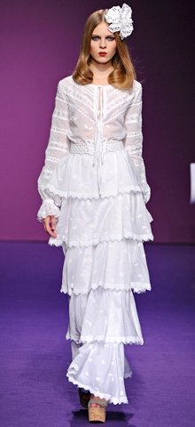 moda 2011 rochie alba Andrew Gn