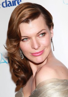 poza coafura onduleuri Milla Jovovich