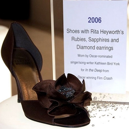 Rita Hayworth designer stuart weitzman pantofi oscar covorul rosu