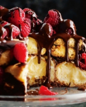 Cel mai simplu tort profiterol: il poti face din doar 4 ingrediente! 