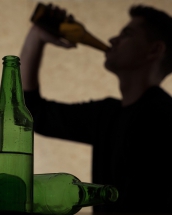 Studiu: Consumul de alcool crește riscul îmbolnăvirii de cancer bucal
