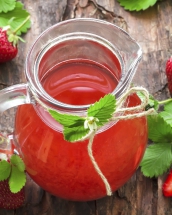 Cum prepari cel mai simplu suc de căpșuni