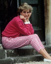 Opt lecții de stil de la Prințesa Diana: combinațiile vestimentare cu care nu dai greș