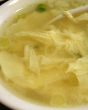 Reteta bunicii: supa de oua dreasa cu smantana