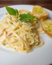 Te grabesti? Gateste spaghete cu branza!