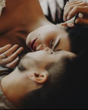 10 poziţii de sărut care te duc în al nouălea cer