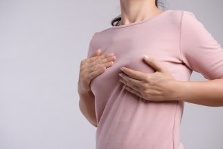 Iritații sub sâni: de ce apar și cum le poți trata?