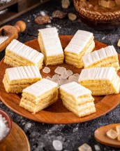 Prăjitura Albinița sau Dulcineea: preparatul cu foi cu miere care îți lasă gura apă