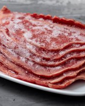Cât rezistă carnea congelată și cum o păstrezi corect?