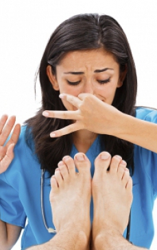 De ce miros picioarele si cum poti preveni mirosul neplacut