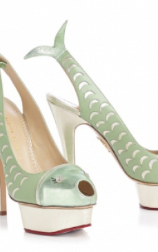 Accesorii de lux indraznete: pantofii Charlotte Olympia de inspiratie marina